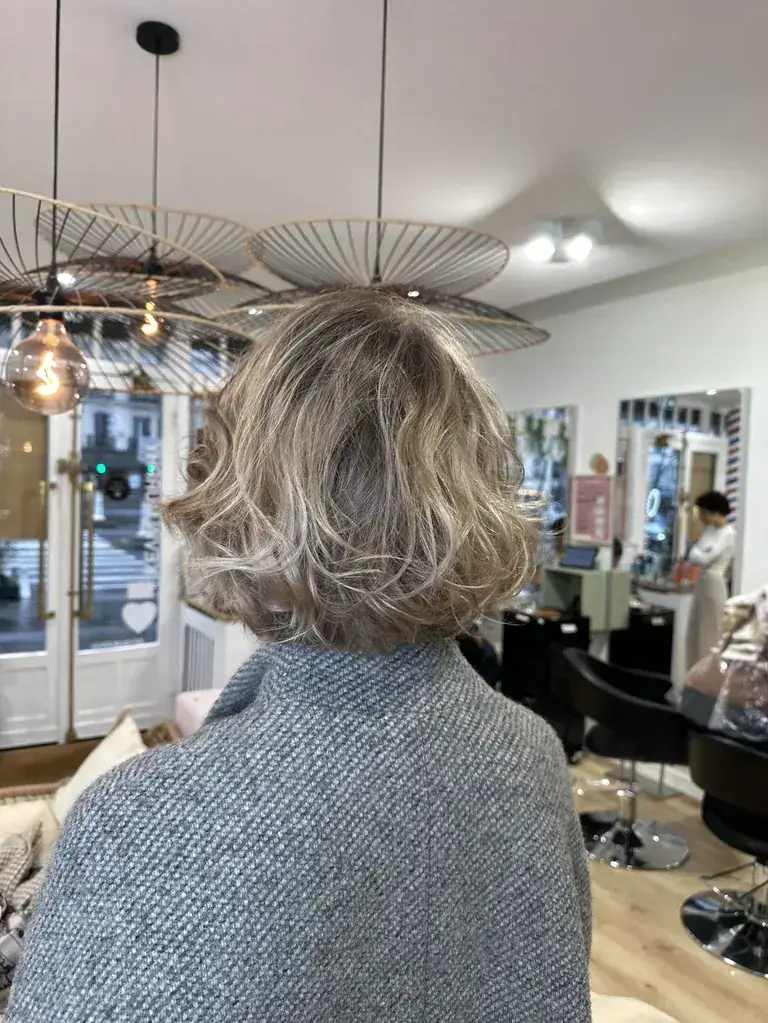Coupe femme et brushing au salon XOXO COIFFURE Paris