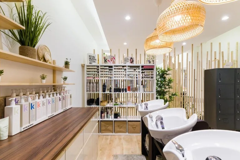 Soins capillaires Arkhé Cosmetics au salon XOXO COIFFURE Paris